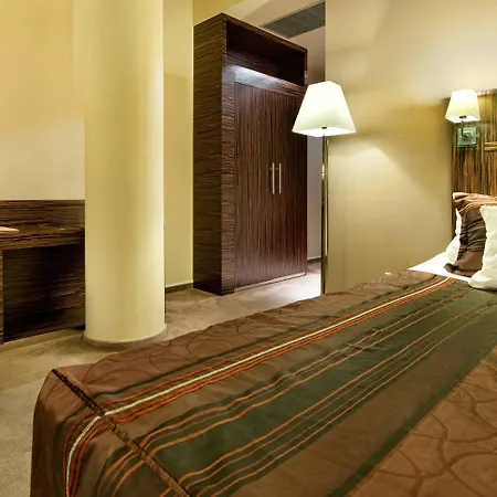Ea Crystal Palace Hotel