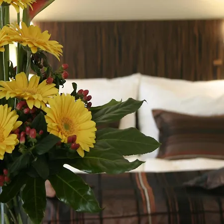 Ea Crystal Palace Hotel 4*