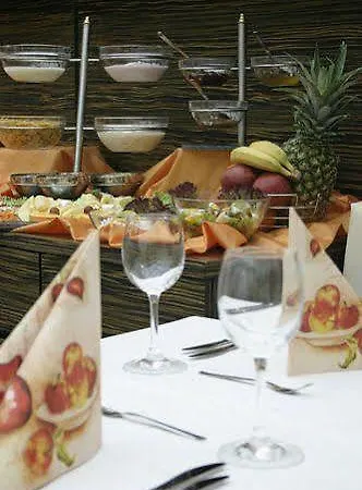Ea Crystal Palace Hotel 4*