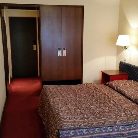 Ariston 4*
