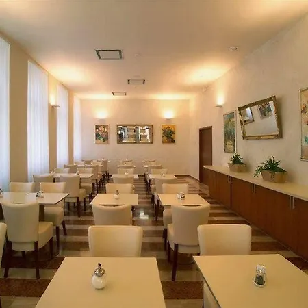 Centre Plaza Hotel