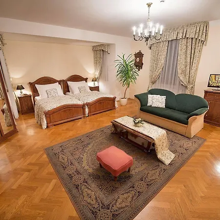 Boutique Constans 4*
