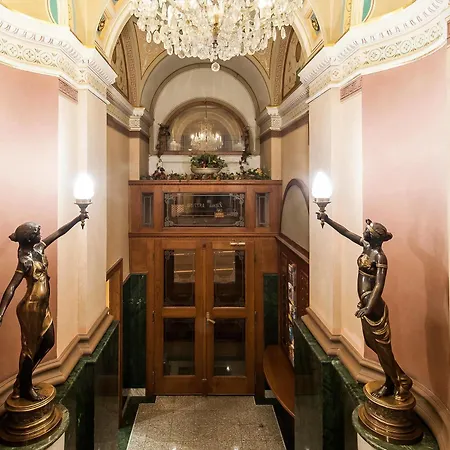 Hotel Bohemia Plaza