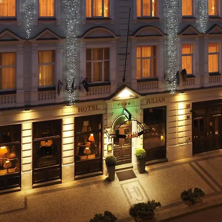 Hotell Julian 4*