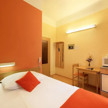 Hotel Golden Garni 3*