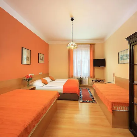Golden Garni Hotel 3*