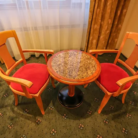 Ea Rokoko Hotel 4*