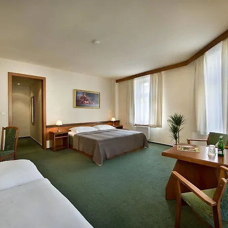 Three Crowns Szálloda 3*
