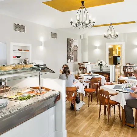 Three Crowns Hotel 3*