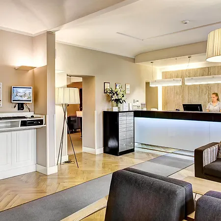 Hotel Three Crowns 3*