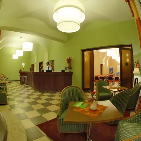 Ea Downtown 4*