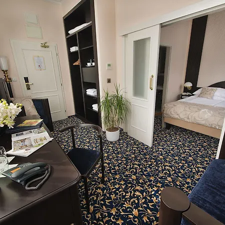 Ea Royal Esprit Hotell