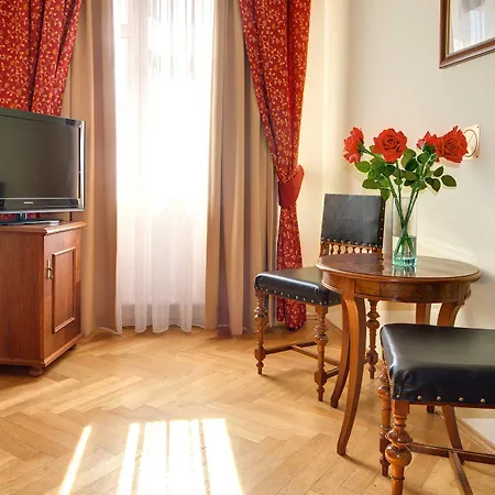 Mucha Hotel 4*