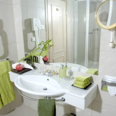 Hotell Friday 4*