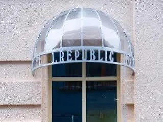 1.republic Hotell