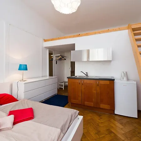 Hostel Budget *