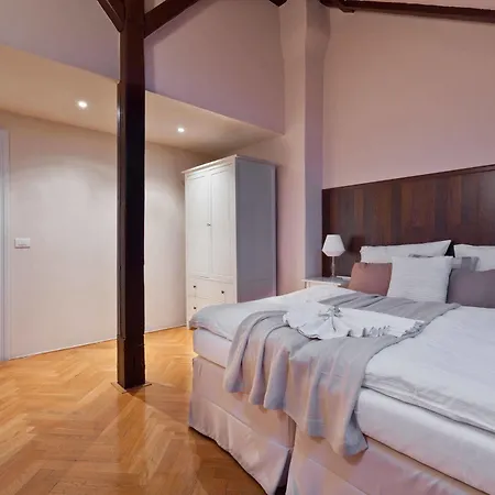 Prague Holiday Apartments Aparthotel 4*