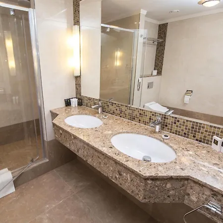 Merchants Crown Suites And Spa Hotel