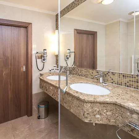 Merchants Crown Suites And Spa Prague