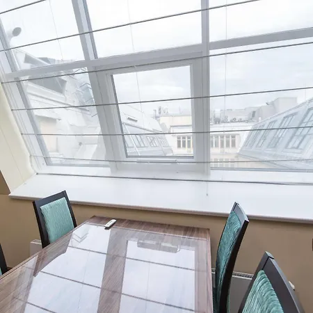 Hotel Merchants Crown Suites And Spa