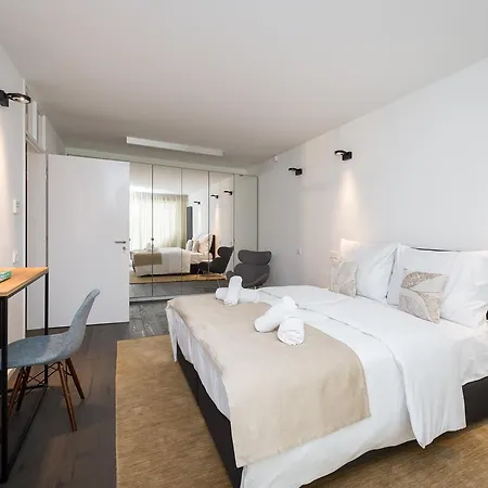 Empirent Beautiful Duplex Apartment *