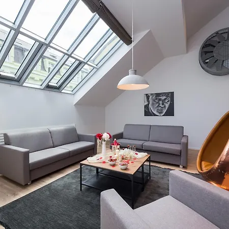 Empirent Beautiful Duplex Apartment
