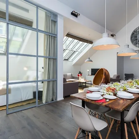 Empirent Beautiful Duplex Apartment *