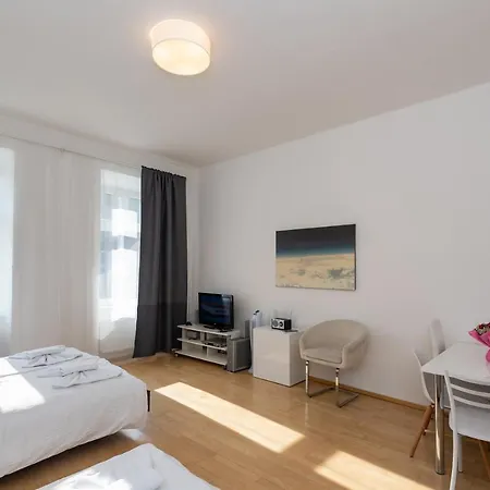 Spacious In The Heart Of Apartment *
