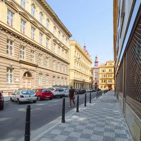 U Pujcovny 6 Apartman *