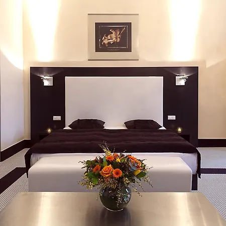 Old Town Square By Emblem Apartmanhotel Prága