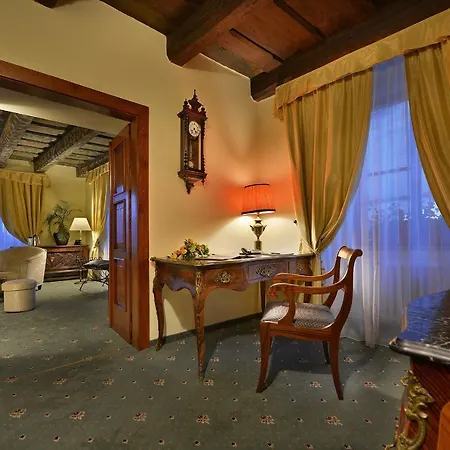 Hotel U 3 Pstrosu 4*