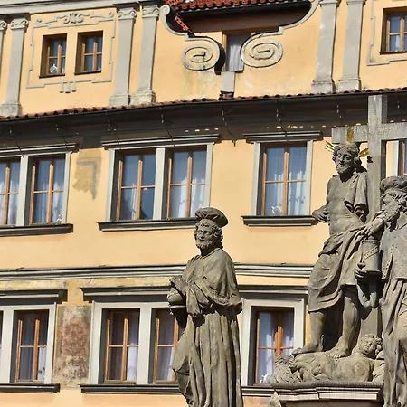 U 3 Pstrosu 4* Praha