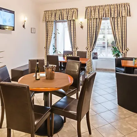 Hotel Augustus Et Otto 4*