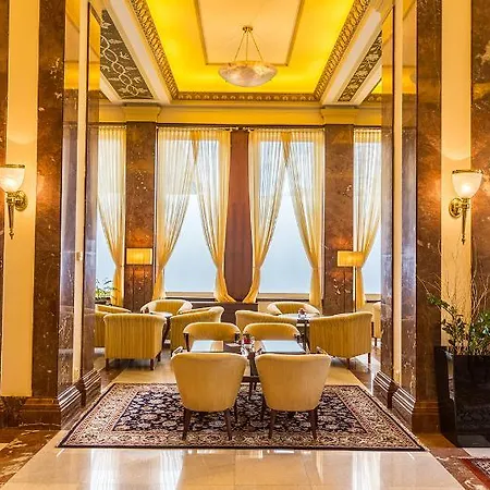 إنترناشونال، 4*