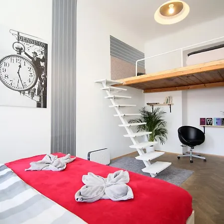 Beautiful Ujezd Apartment *