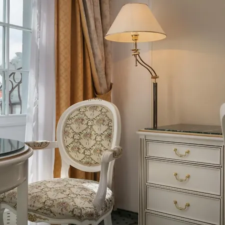 Szálloda Ambassador Zlata Husa 5*