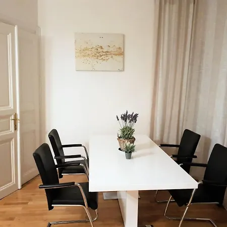 Old Town Square Superior - Valentin Apartment *