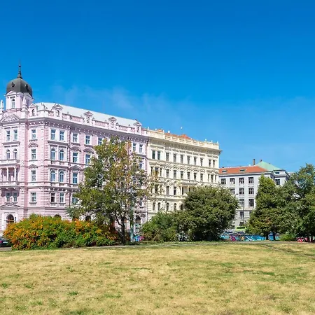 Tesnov Grande Apartment *