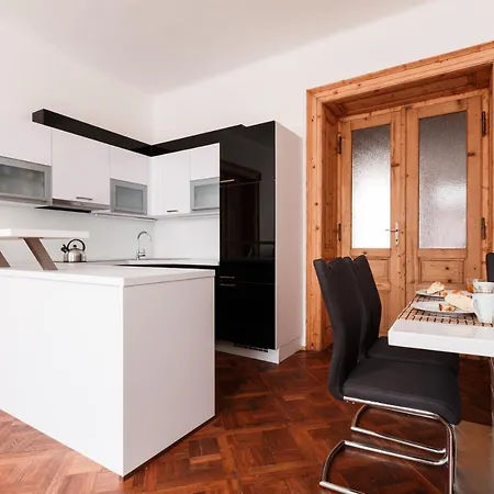 Days - Stylish New Town Apartment Prague