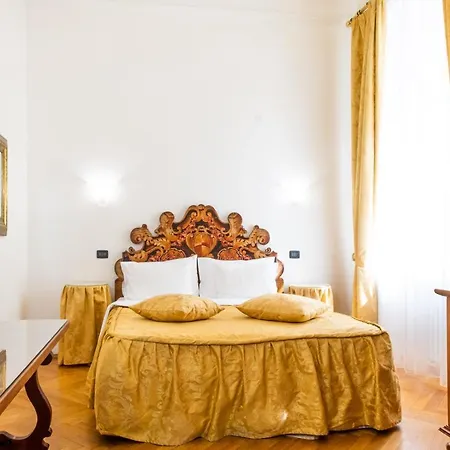 Charles Bridge Palace מלון