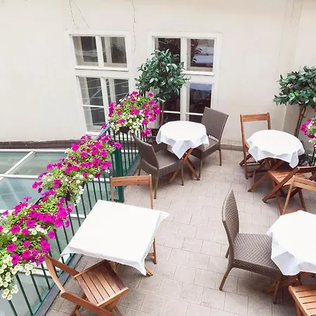 Aparthotel Old Town Square By Emblem Praha