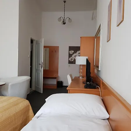 Jana - Domov Mladeze Guest house 2*