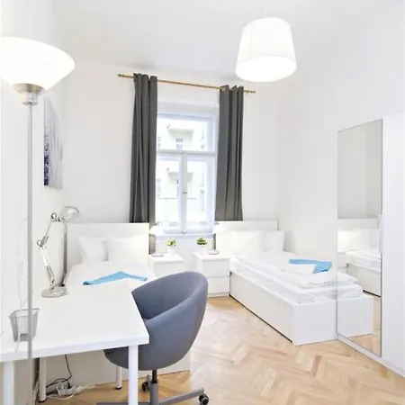 With 2 Bathrooms- 5 Minutes From Old Town - 102 M2 Prague
