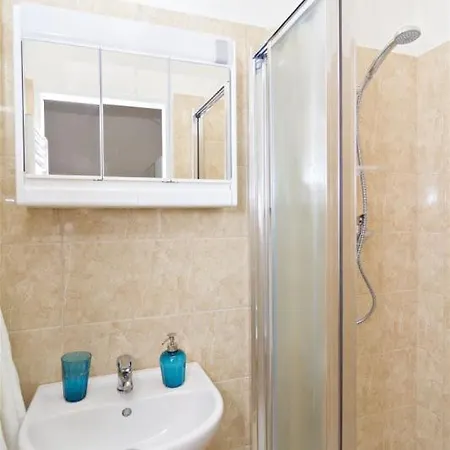 With 2 Bathrooms- 5 Minutes From Old Town - 102 M2 *