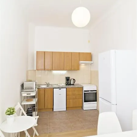 With 2 Bathrooms- 5 Minutes From Old Town - 102 M2 * Prague