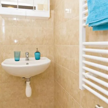 With 2 Bathrooms- 5 Minutes From Old Town - 102 M2 * Prague