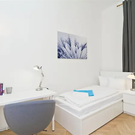 With 2 Bathrooms- 5 Minutes From Old Town - 102 M2 Prague