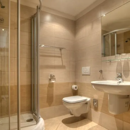 Hotell Gloria 4*