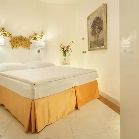 La Fenice Hotel