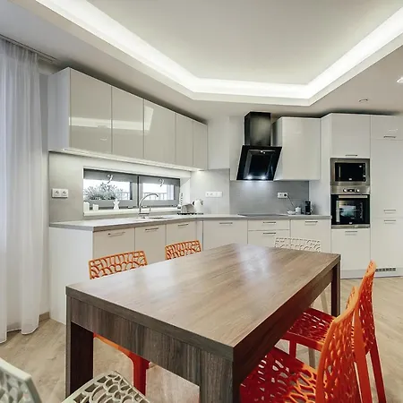 Exclusive In Luka Apartment